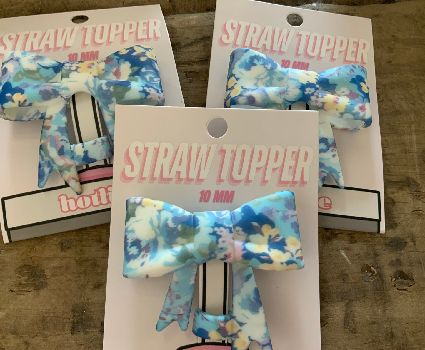 Bow straw topper