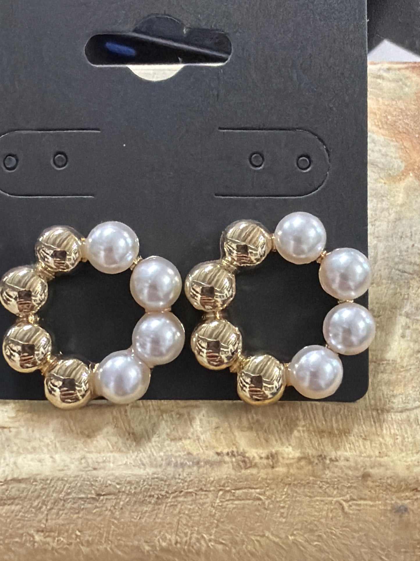 Pearl studs