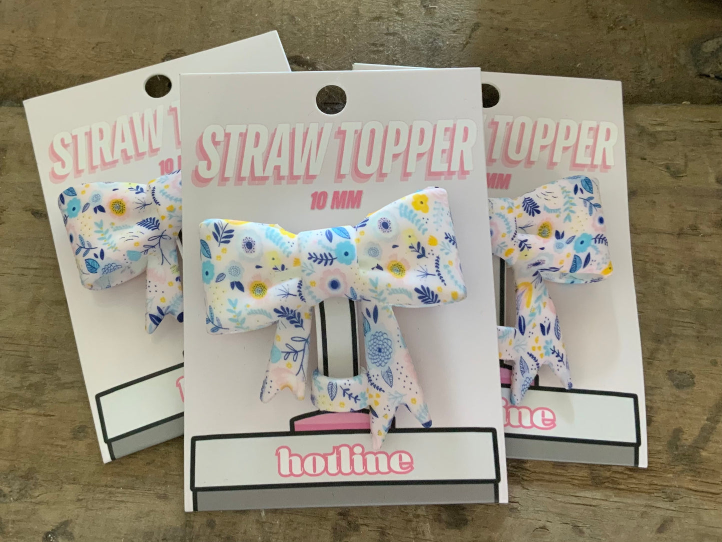 Bow straw topper