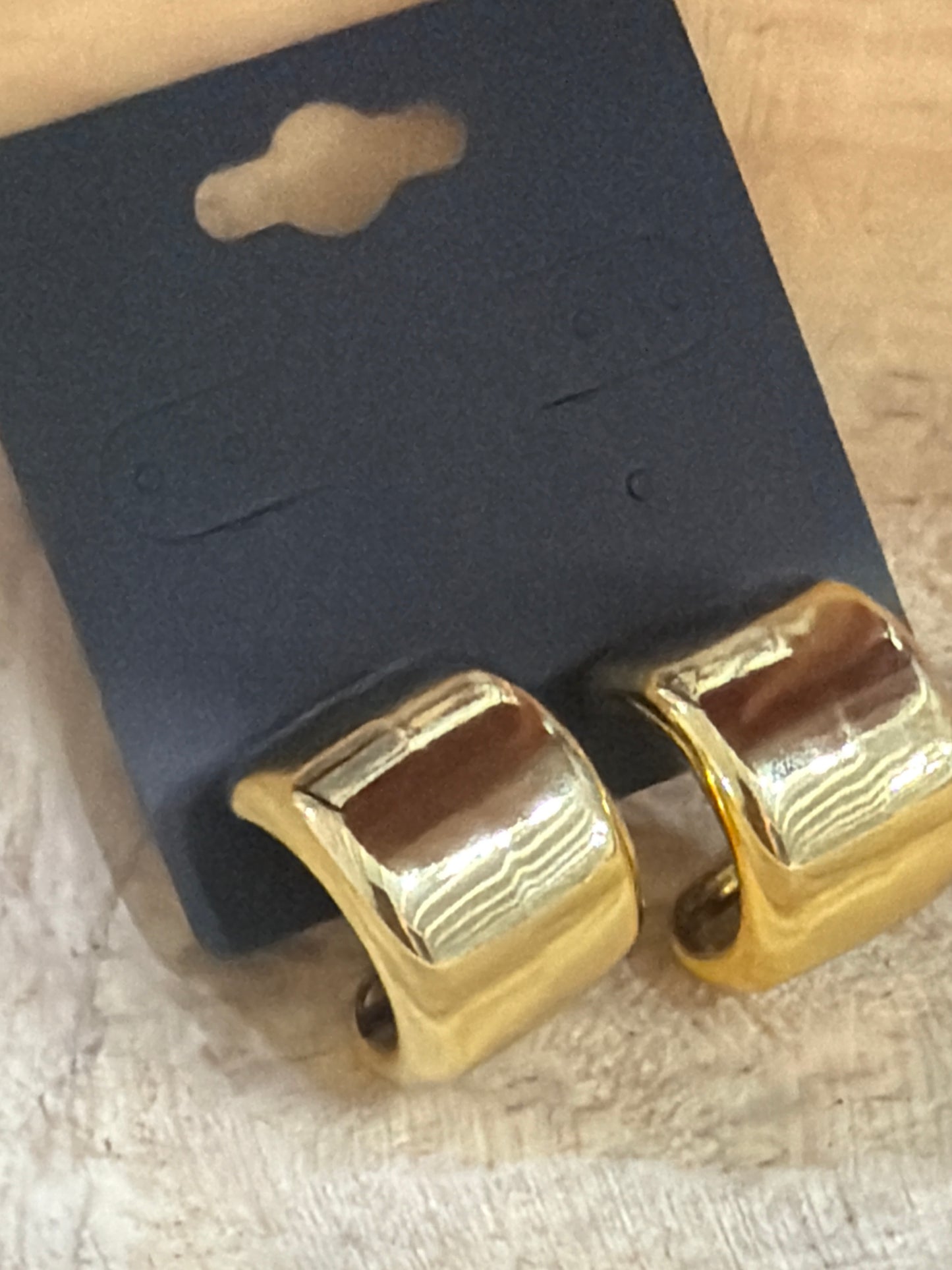 Medium hug hoops