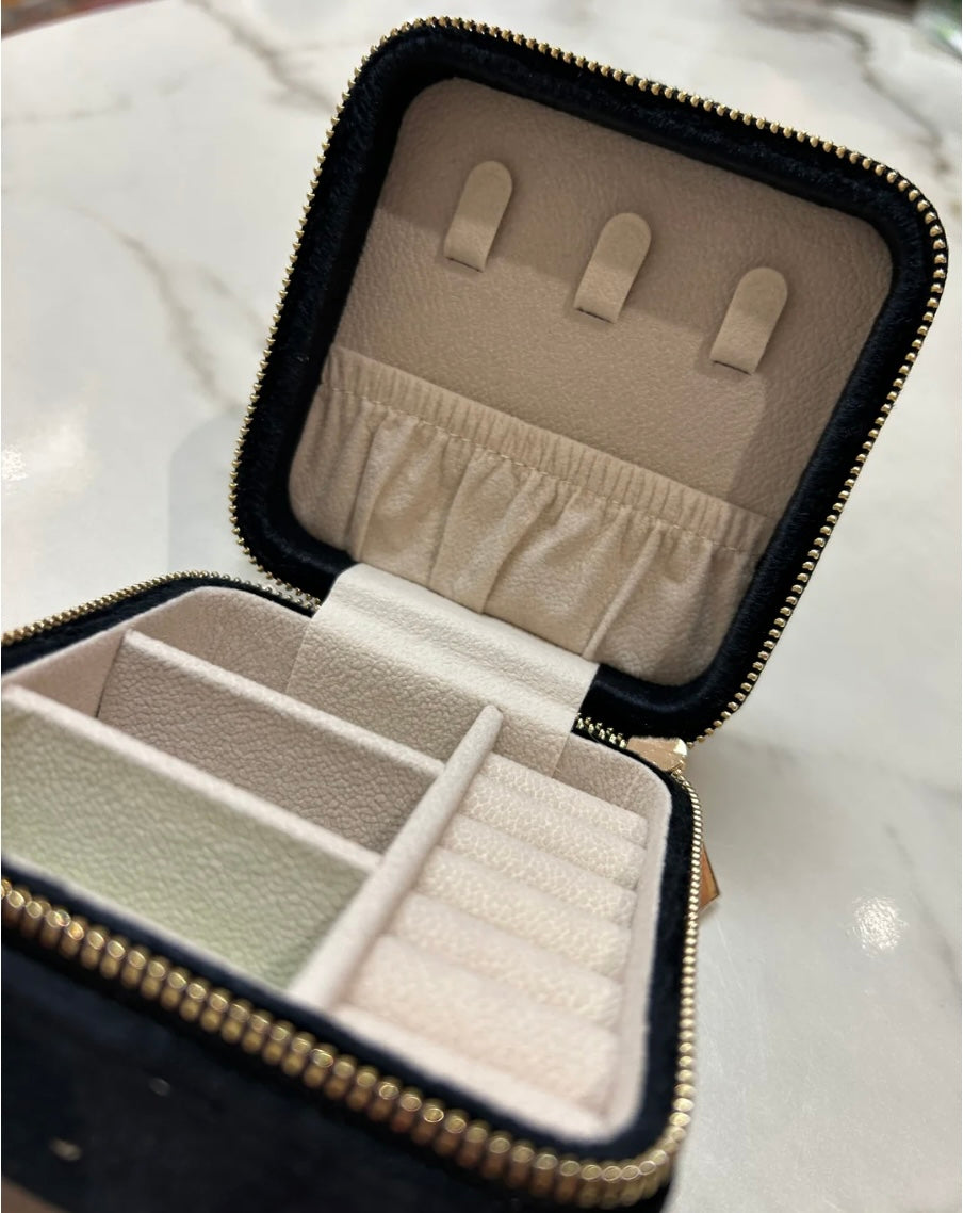 Quilted jewelry box black