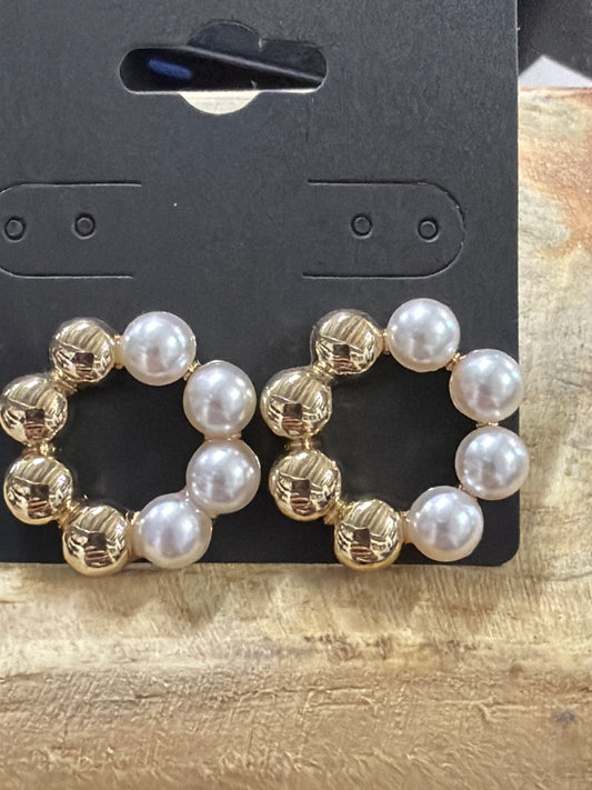 Pearl studs