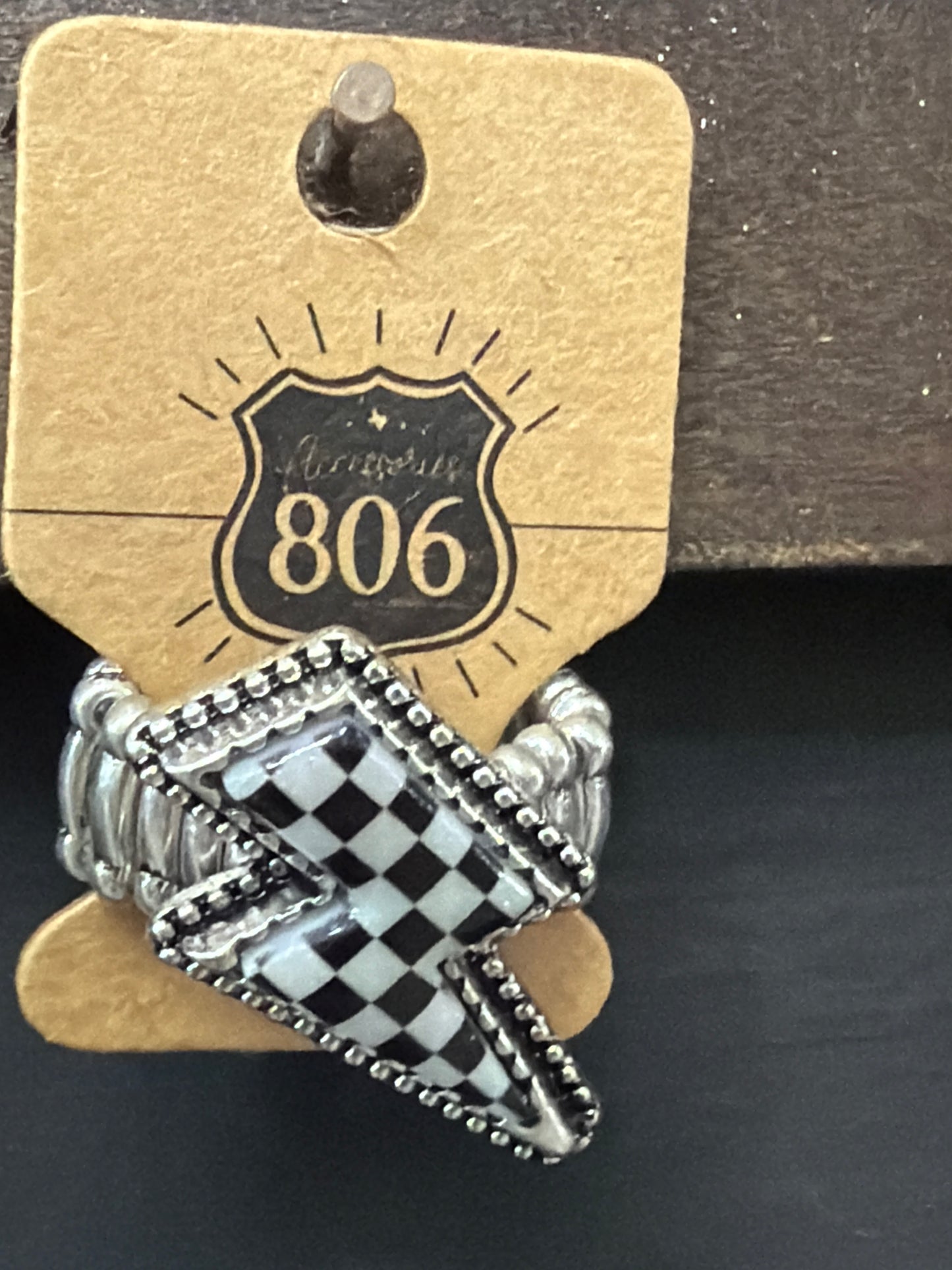 Lighting bolt ring