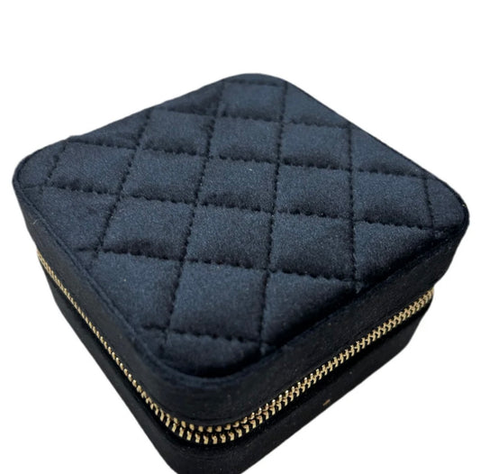 Quilted jewelry box black
