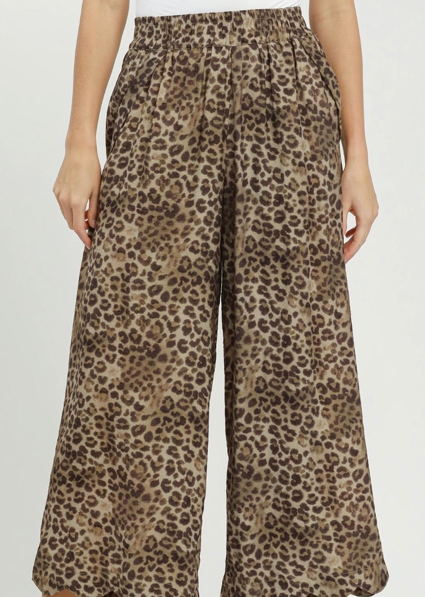 Leopard scallop hem pants
